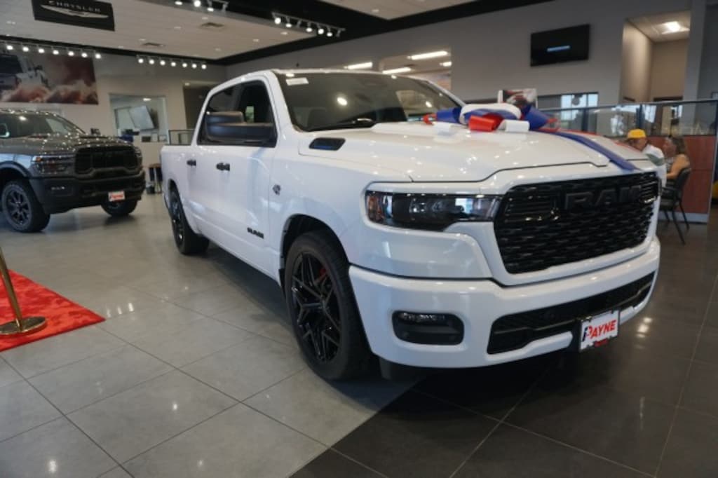 New 2026 Ram 1500 EXPRESS CREW CAB 4X2 5'7 BOX Pickup