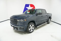 2026 Ram 1500 EXPRESS CREW CAB 4X2 5'7 BOX Pickup