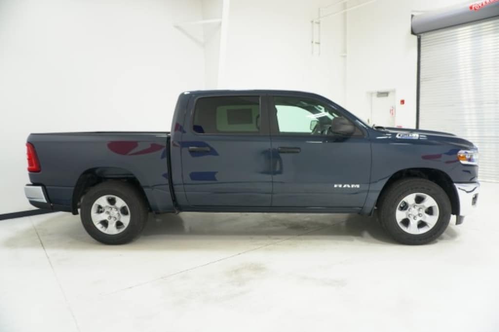 New 2026 Ram 1500 LONE STAR CREW CAB 4X2 5'7 BOX Pickup