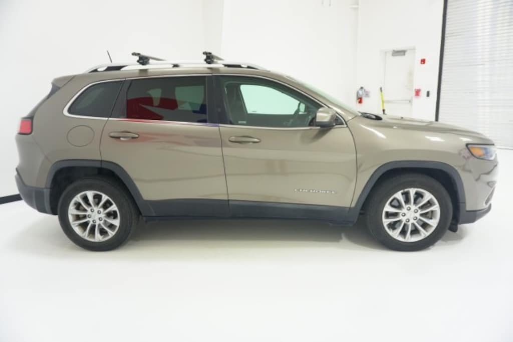 Used 2019 Jeep Cherokee Latitude SUV
