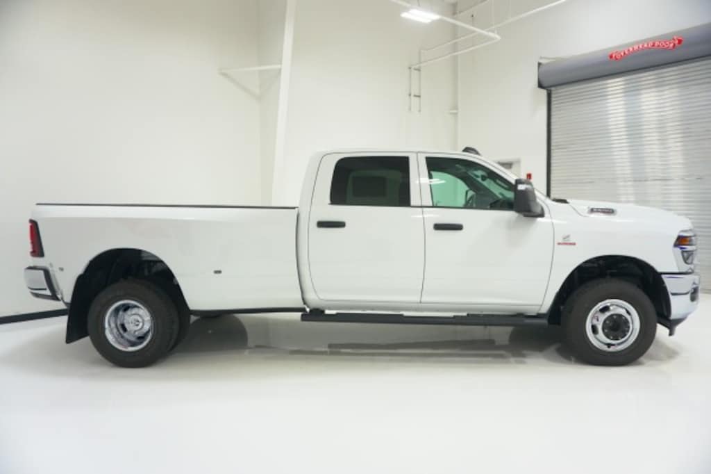 New 2026 Ram 3500 TRADESMAN CREW CAB 4X4 8' BOX Pickup