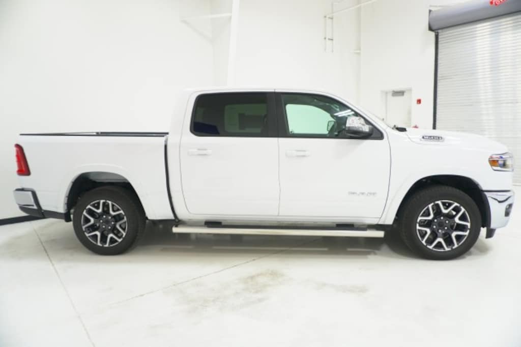 New 2026 Ram 1500 LARAMIE CREW CAB 4X2 5'7 BOX Pickup