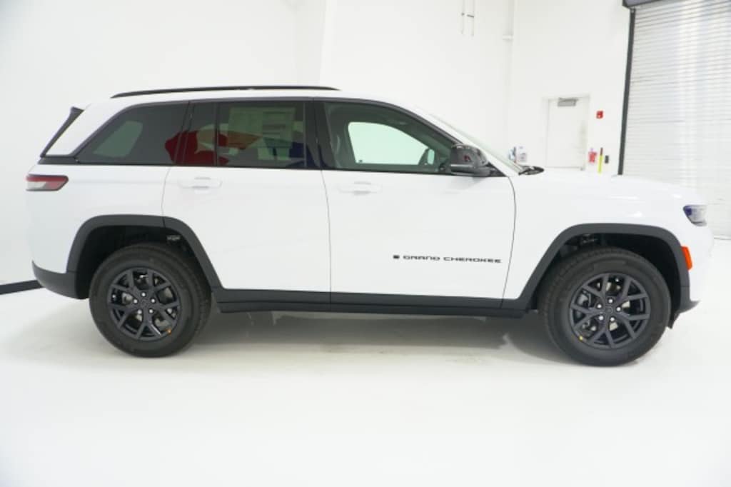 New 2027 Jeep Grand Cherokee Laredo Altitude Sport Utility