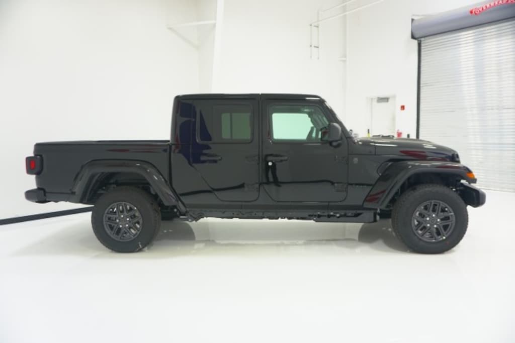 New 2026 Jeep Gladiator SPORT S 4X4 Pickup