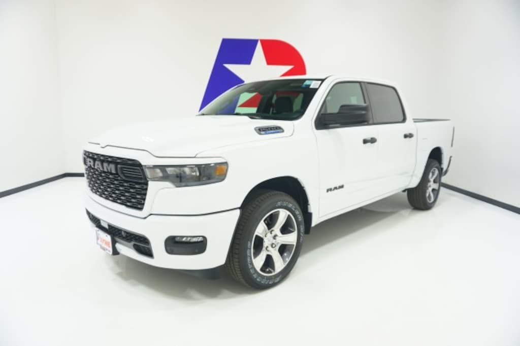New 2026 Ram 1500 EXPRESS CREW CAB 4X2 5'7 BOX Pickup