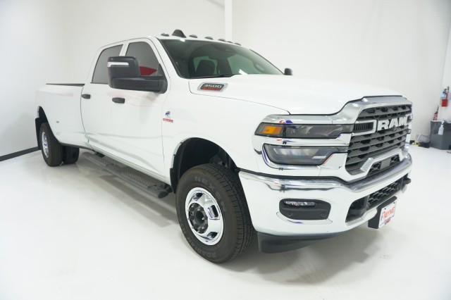 New 2027 Ram 3500 TRADESMAN CREW CAB 4X4 Pickup