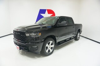 2026 Ram 1500 EXPRESS CREW CAB 4X2 5'7 BOX Pickup