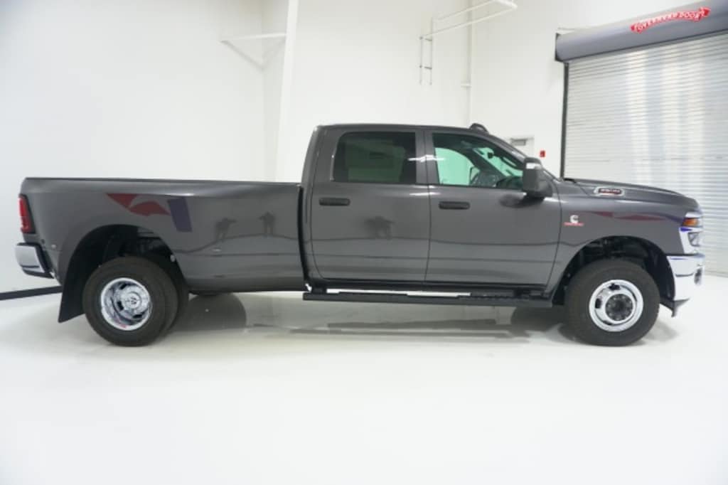 New 2027 Ram 3500 TRADESMAN CREW CAB 4X4 Pickup
