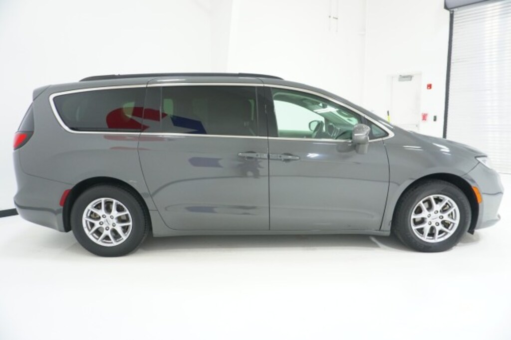 Used 2022 Chrysler Pacifica Touring L Minivan/Van