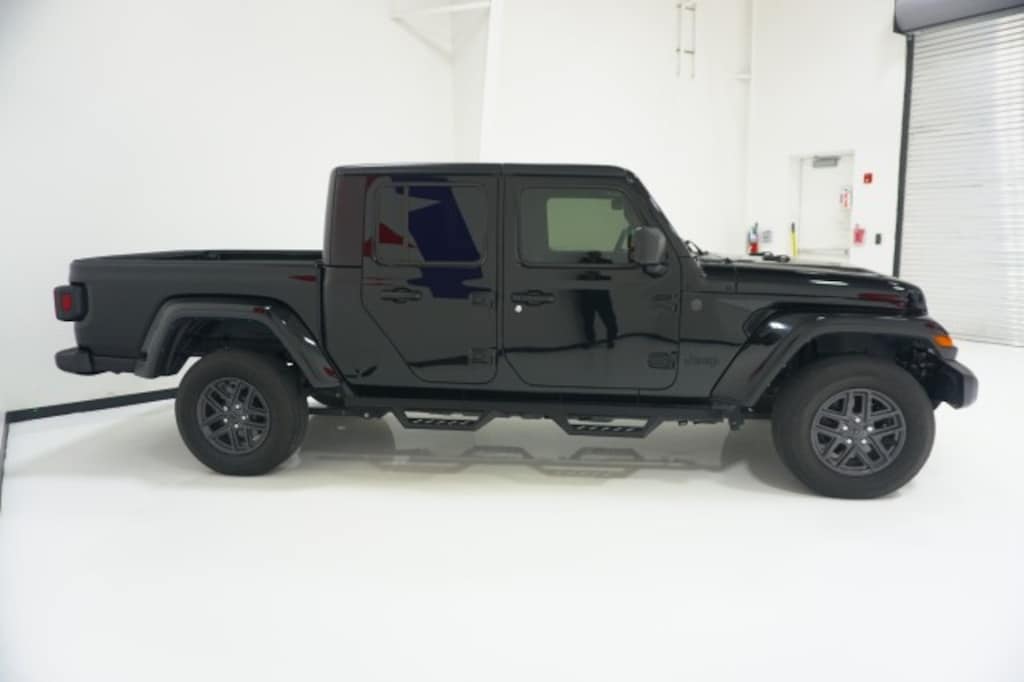 Used 2024 Jeep Gladiator High Tide Pickup Truck