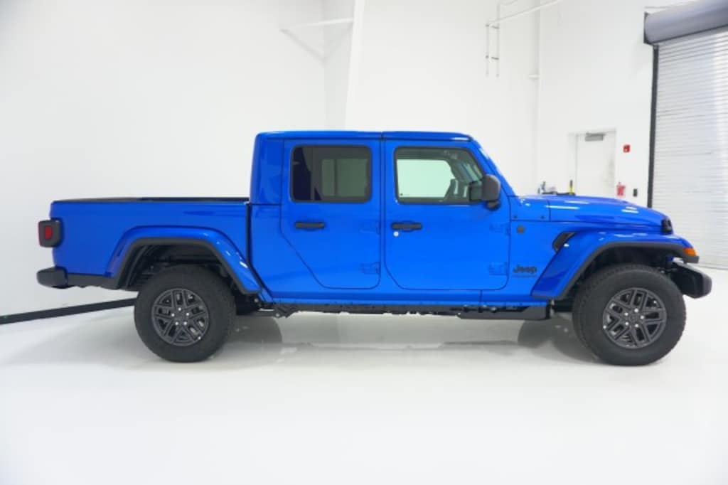 New 2026 Jeep Gladiator SPORT S 4X4 Pickup