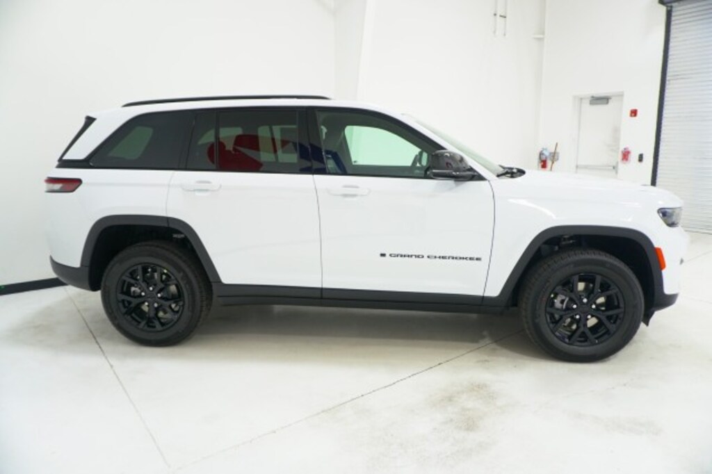New 2025 Jeep Grand Cherokee ALTITUDE X 4X2 Sport Utility