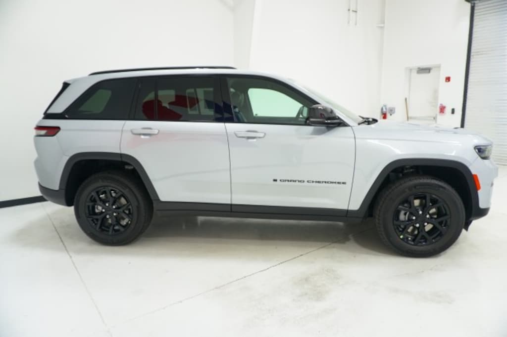 New 2025 Jeep Grand Cherokee ALTITUDE X 4X2 Sport Utility