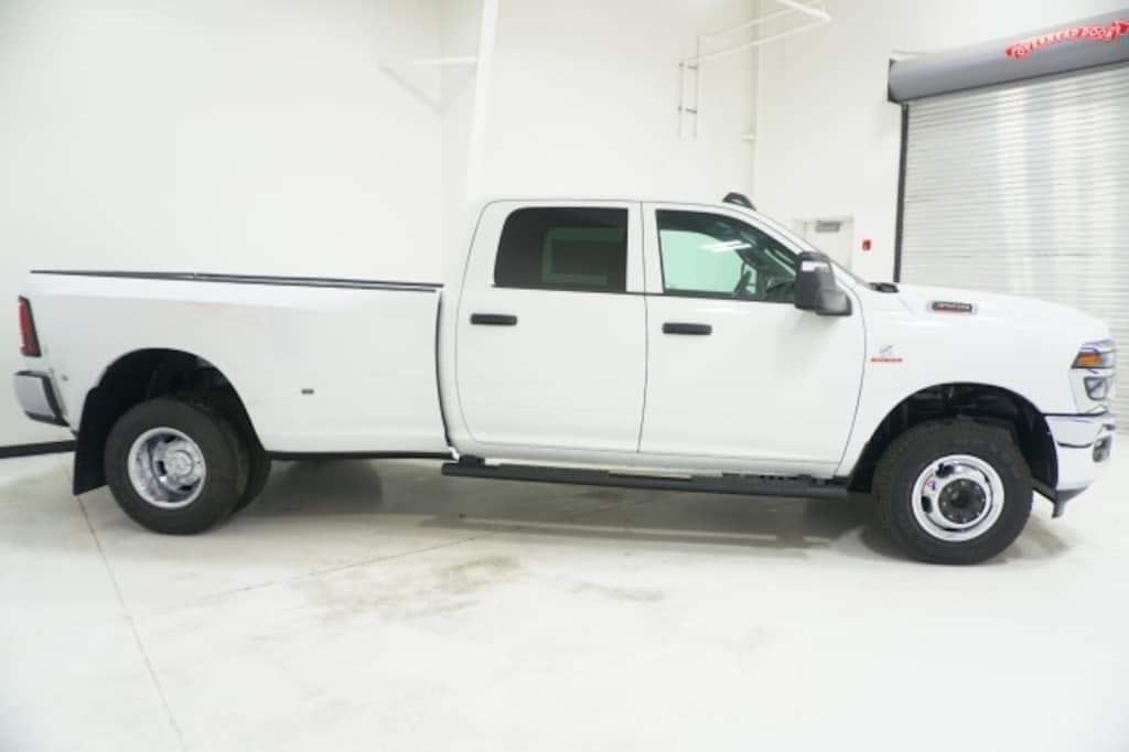 New 2026 Ram 3500 TRADESMAN CREW CAB 4X2 8' BOX Pickup