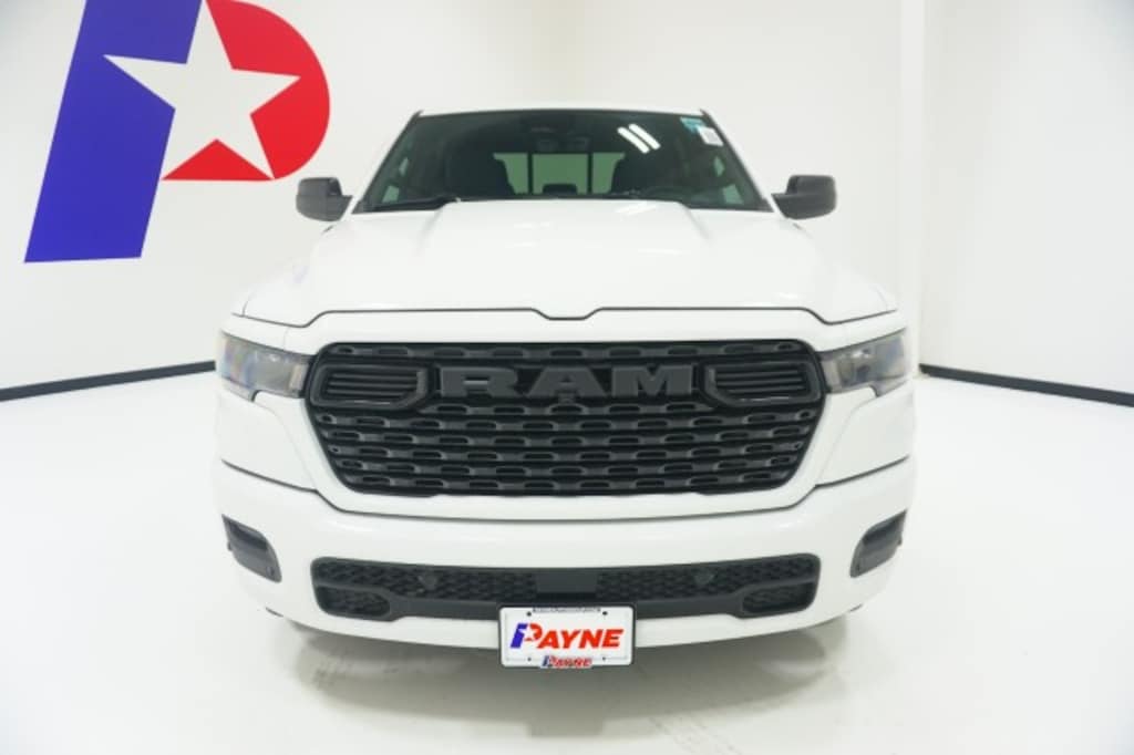 New 2026 Ram 1500 EXPRESS CREW CAB 4X2 5'7 BOX Pickup