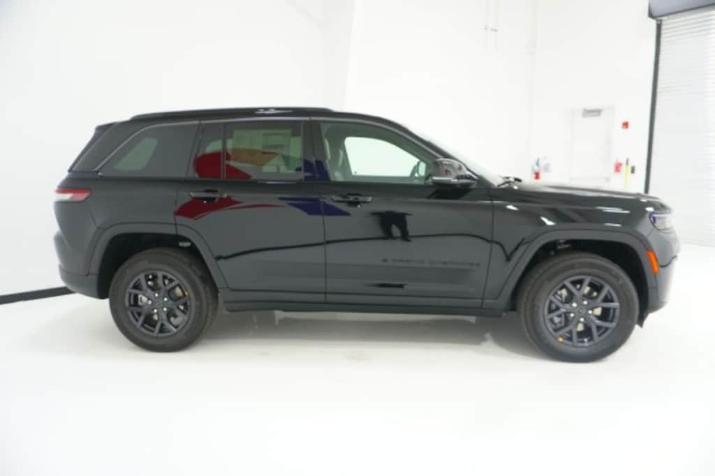 New 2027 Jeep Grand Cherokee Laredo Altitude Sport Utility