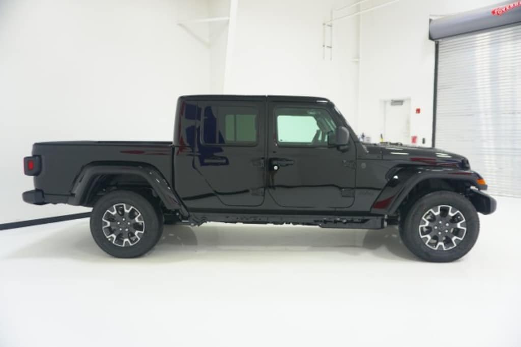 New 2026 Jeep Gladiator SAHARA 4X4 Pickup