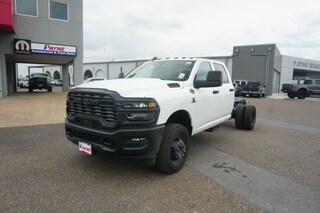 2026 Ram 3500 TRADESMAN CREW CAB CHASSIS 4X4 60' CA Pickup