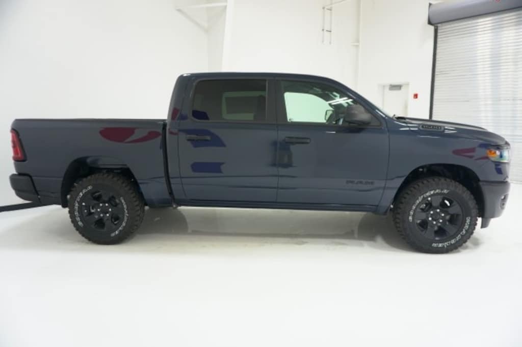 New 2026 Ram 1500 WARLOCK CREW CAB 4X4 5'7 BOX Pickup