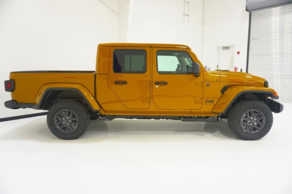 New 2026 Jeep Gladiator SPORT S 4X4 Pickup