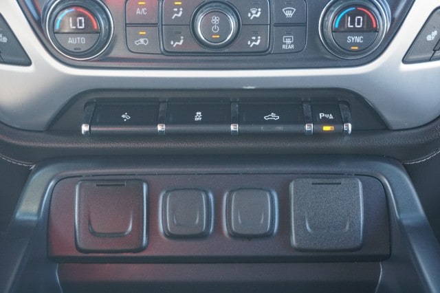 2018 GMC Sierra SLT's photo