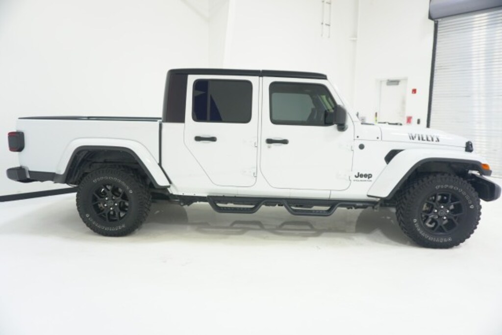 Used 2024 Jeep Gladiator Willys Pickup Truck