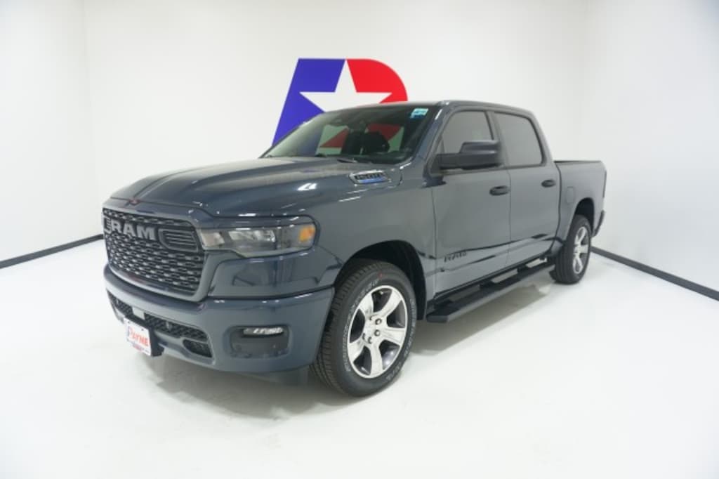New 2026 Ram 1500 EXPRESS CREW CAB 4X2 5'7 BOX Pickup