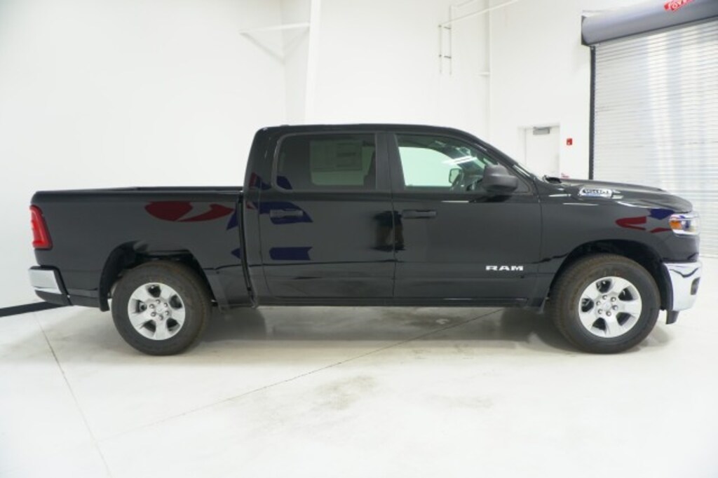 New 2025 Ram 1500 TRADESMAN CREW CAB 4X2 5'7 BOX Pickup