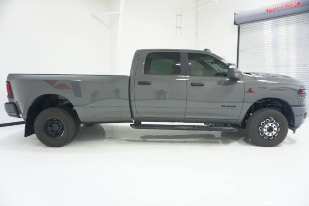 New 2027 Ram 3500 BIG HORN CREW CAB 4X4 Pickup