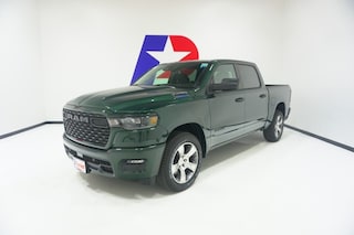 2026 Ram 1500 EXPRESS CREW CAB 4X2 5'7 BOX Pickup