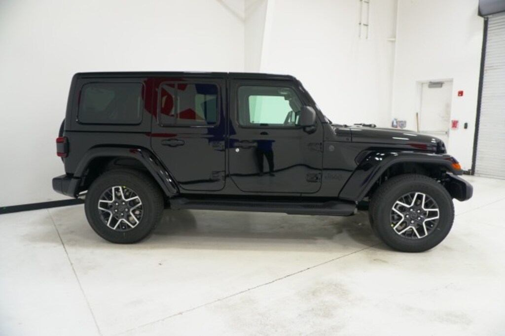 New 2026 Jeep Wrangler 4-DOOR SAHARA Sport Utility