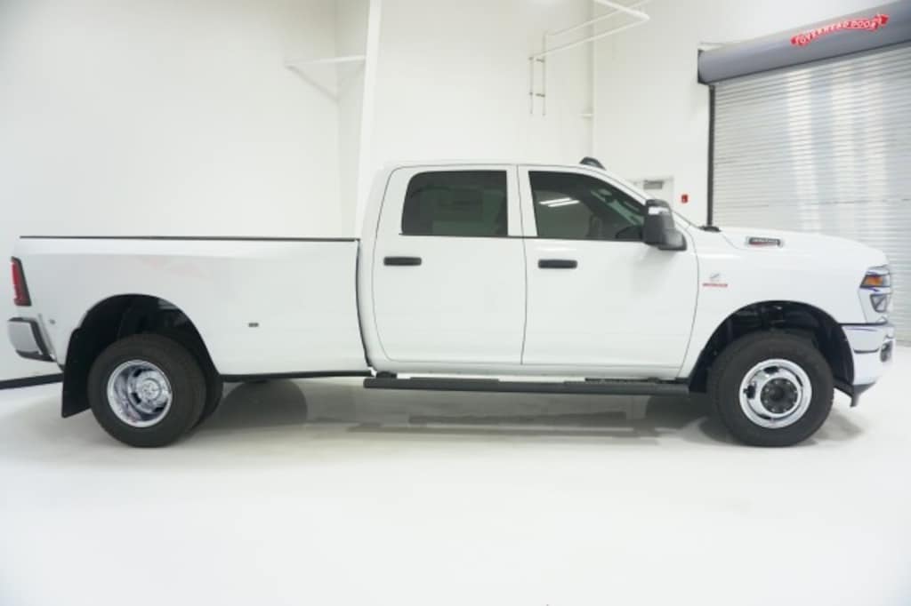 New 2027 Ram 3500 TRADESMAN CREW CAB 4X4 Pickup