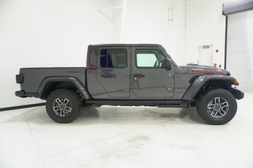 New 2026 Jeep Gladiator MOJAVE 4X4 Pickup