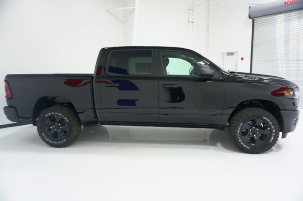 New 2026 Ram 1500 WARLOCK CREW CAB 4X4 5'7 BOX Pickup