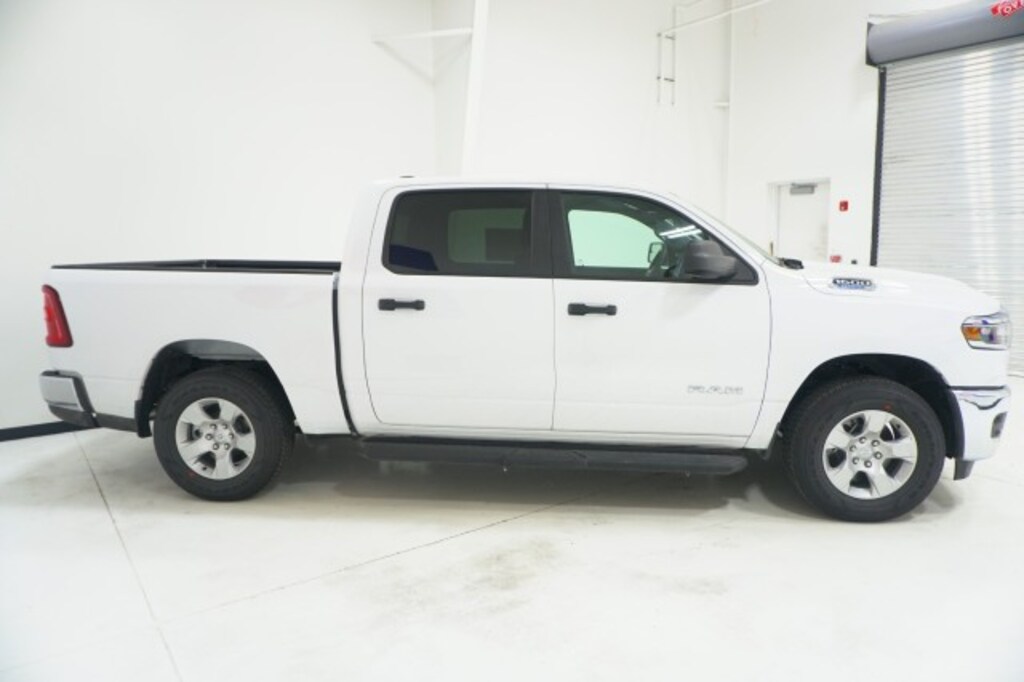 New 2025 Ram 1500 TRADESMAN CREW CAB 4X4 5'7 BOX Pickup