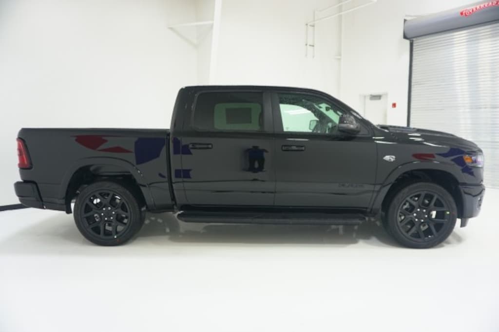 New 2026 Ram 1500 LARAMIE CREW CAB 4X4 5'7 BOX Pickup