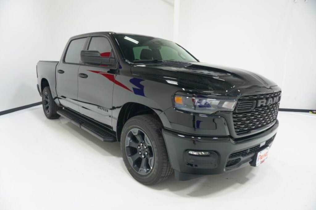 New 2026 Ram 1500 EXPRESS CREW CAB 4X4 5'7 BOX Pickup