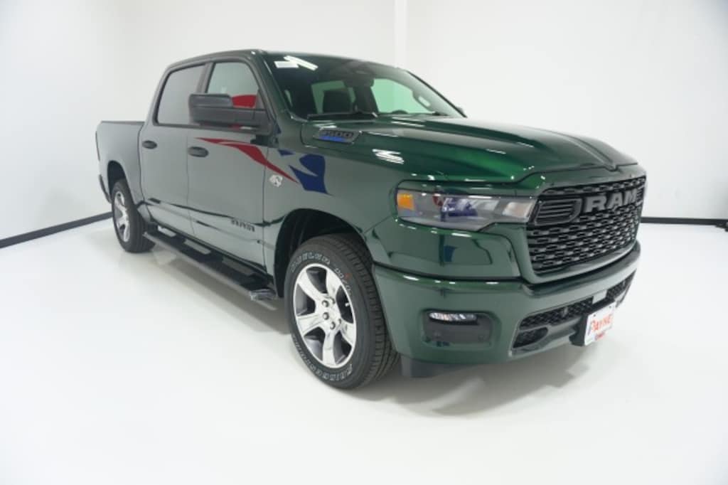 New 2026 Ram 1500 EXPRESS CREW CAB 4X2 5'7 BOX Pickup