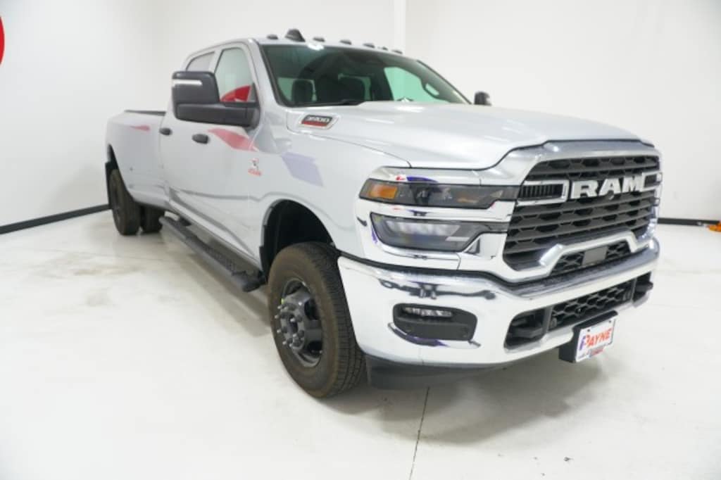 New 2026 Ram 3500 TRADESMAN CREW CAB 4X4 8' BOX Pickup