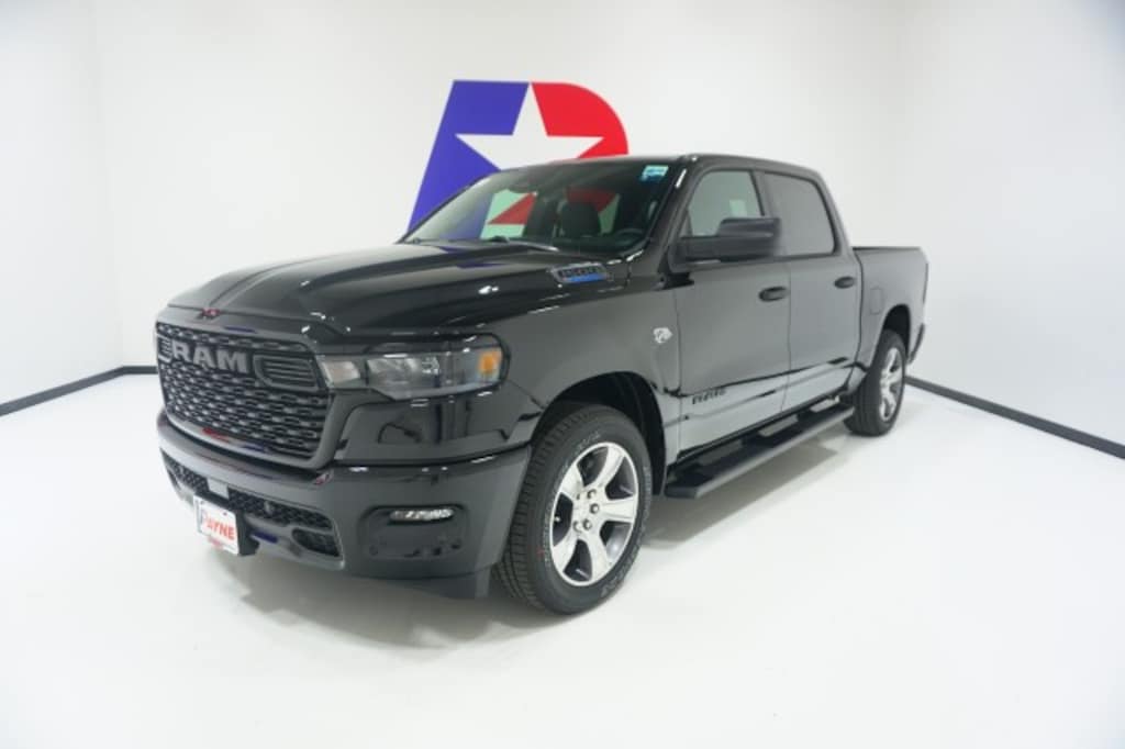 New 2026 Ram 1500 EXPRESS CREW CAB 4X2 5'7 BOX Pickup