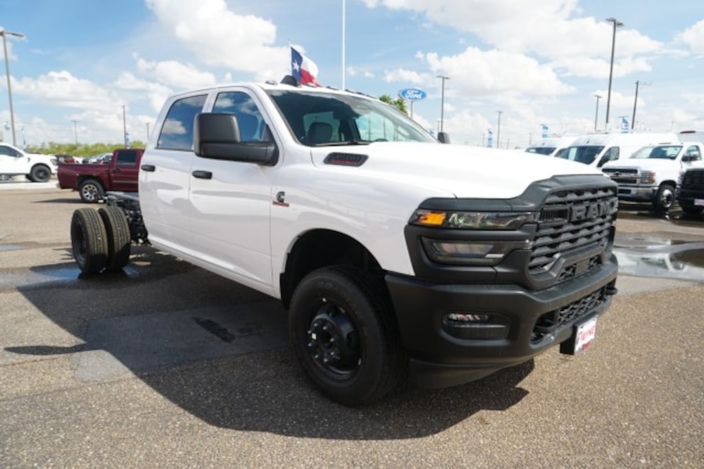 New 2027 Ram 3500 CREW CAB CHASSIS 4X4 Pickup
