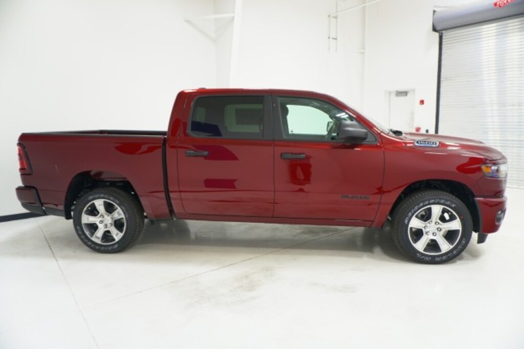 New 2025 Ram 1500 TRADESMAN CREW CAB 4X2 5'7 BOX Pickup