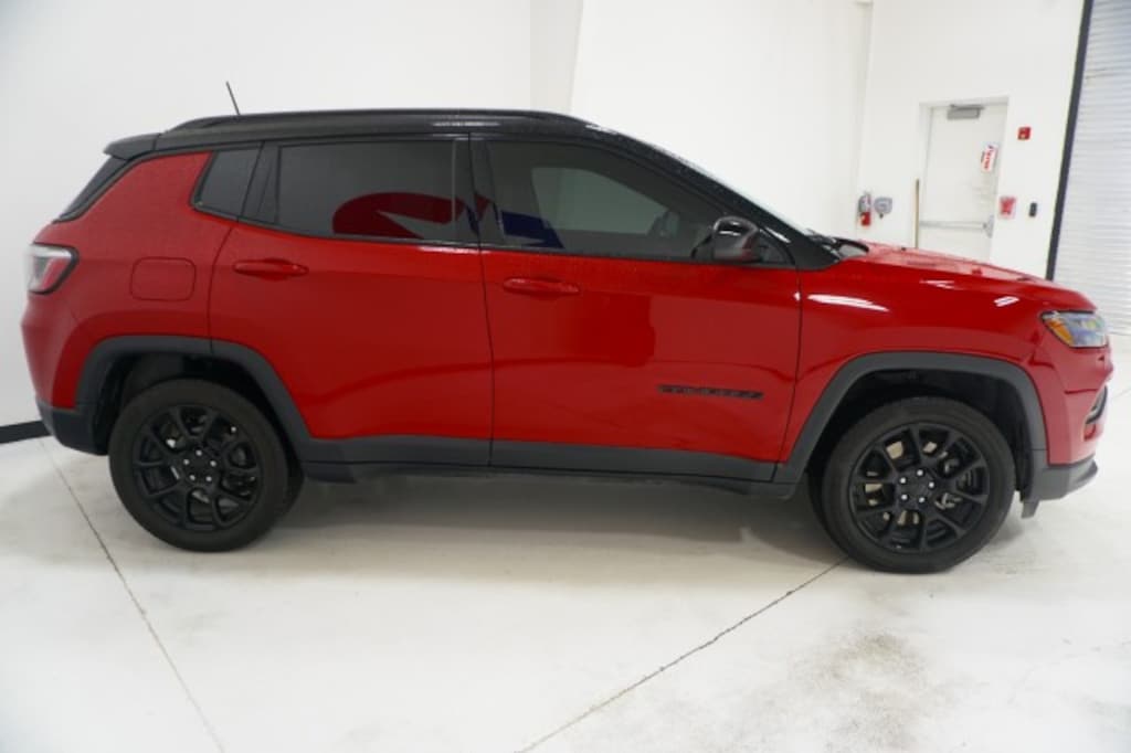 Used 2024 Jeep Compass Latitude SUV