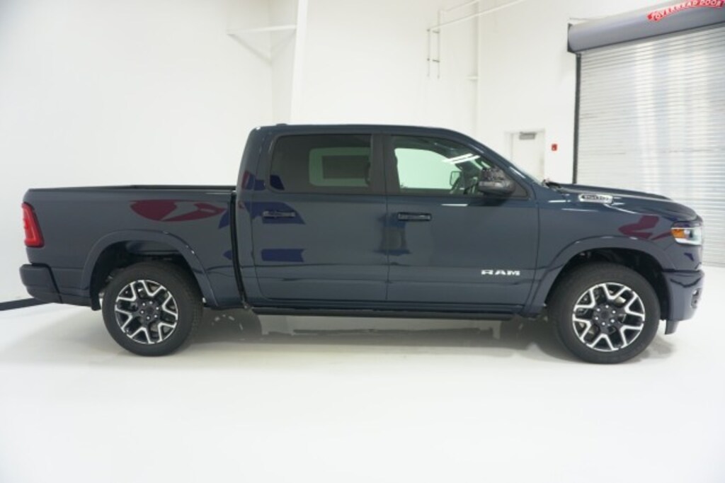 New 2026 Ram 1500 LARAMIE CREW CAB 4X2 5'7 BOX Pickup