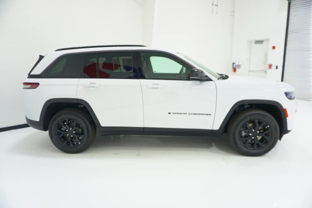 New 2026 Jeep Grand Cherokee LAREDO ALTITUDE 4X2 Sport Utility