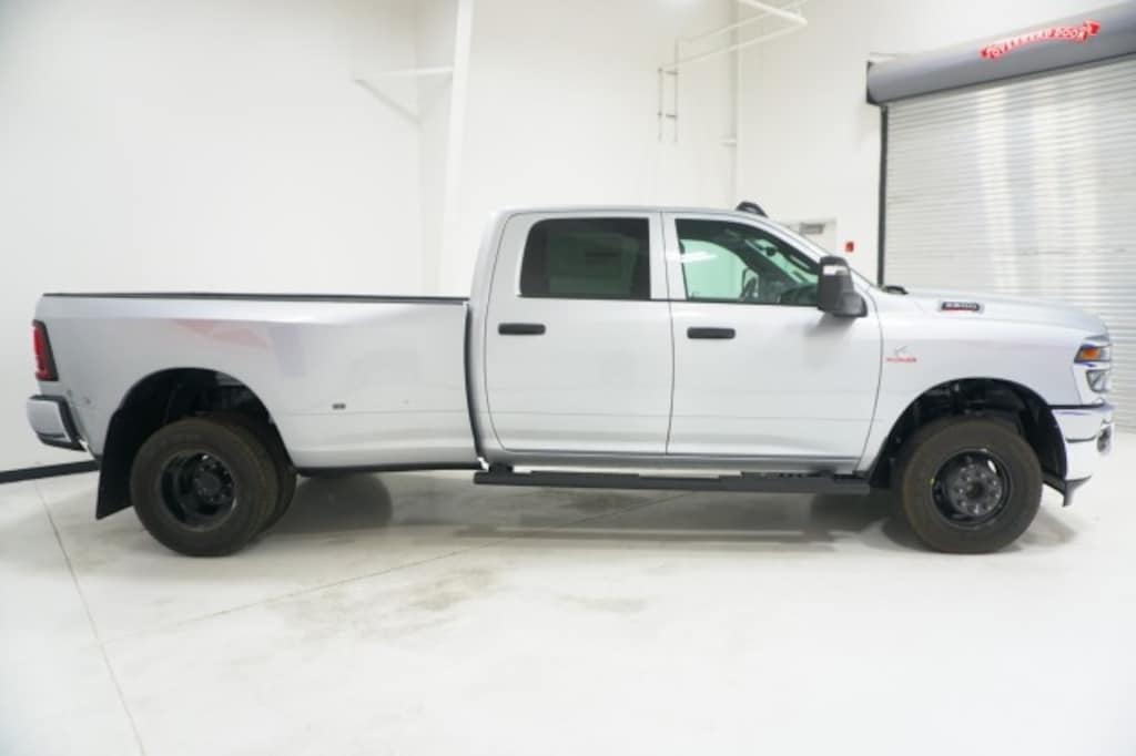 New 2026 Ram 3500 TRADESMAN CREW CAB 4X4 8' BOX Pickup