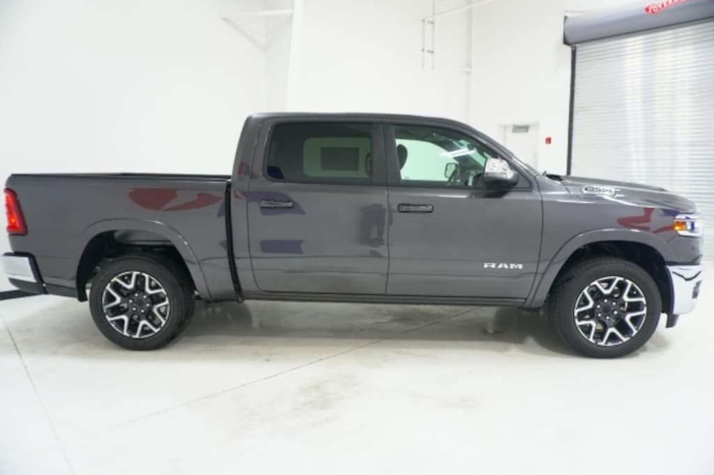 New 2026 Ram 1500 LARAMIE CREW CAB 4X2 5'7 BOX Pickup