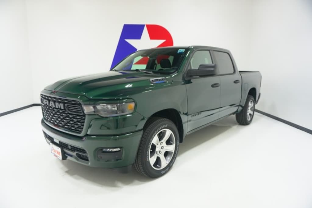 New 2026 Ram 1500 EXPRESS CREW CAB 4X2 5'7 BOX Pickup