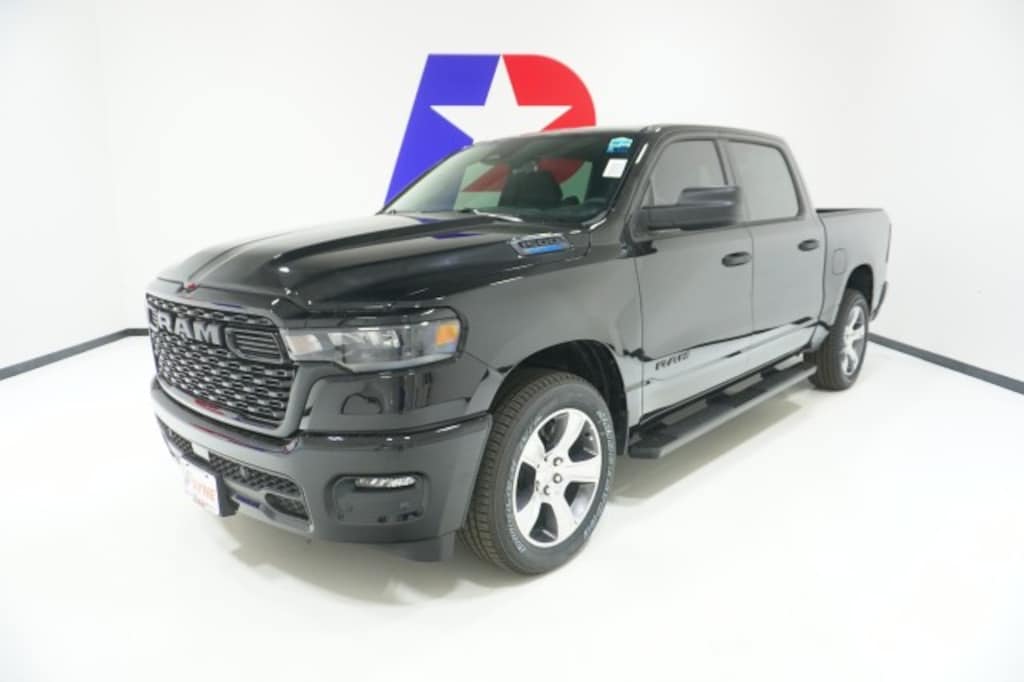 New 2026 Ram 1500 EXPRESS CREW CAB 4X2 5'7 BOX Pickup