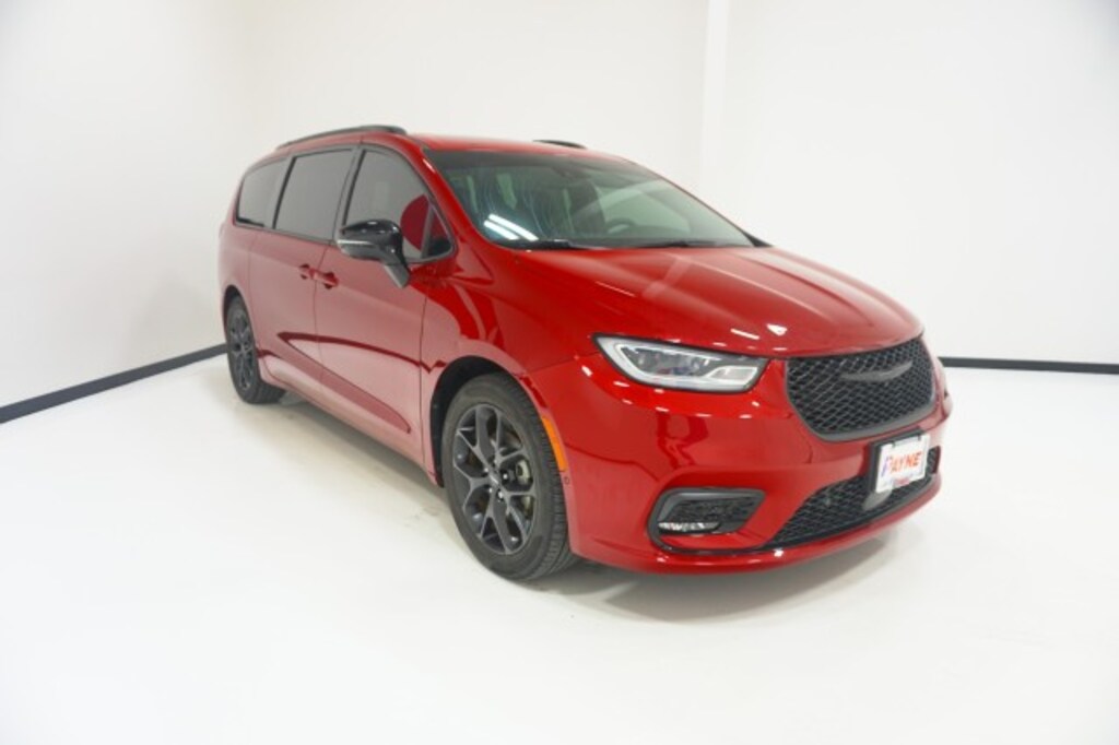 Used 2024 Chrysler Pacifica Limited Minivan/Van